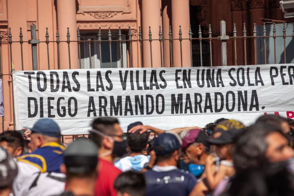 Maradona ha muerto. Viva Maradona. por Cristina Morán