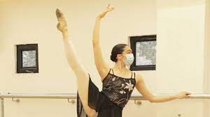 Ballet con tapabocas en tiempos de pandemia  por Cristina Moran