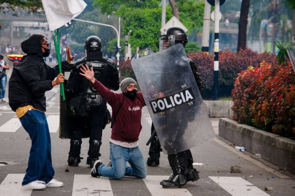 Hoy como ayer, violencia y represión en Colombia  por Ruben Montedonico