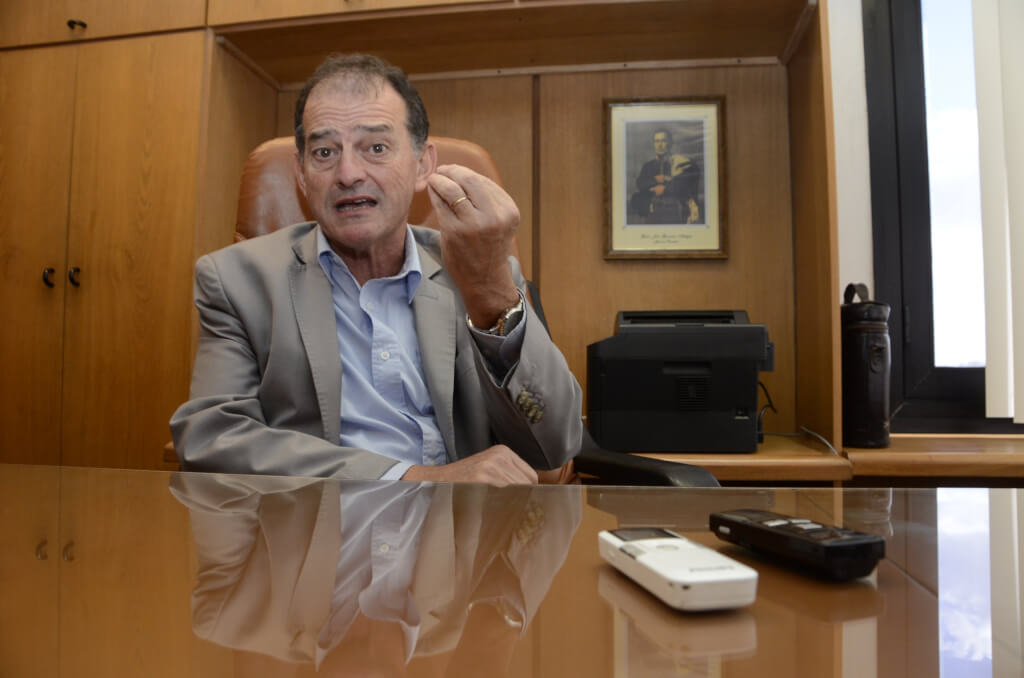 La coalición cruje por sordera del presidente por Hugo Acevedo