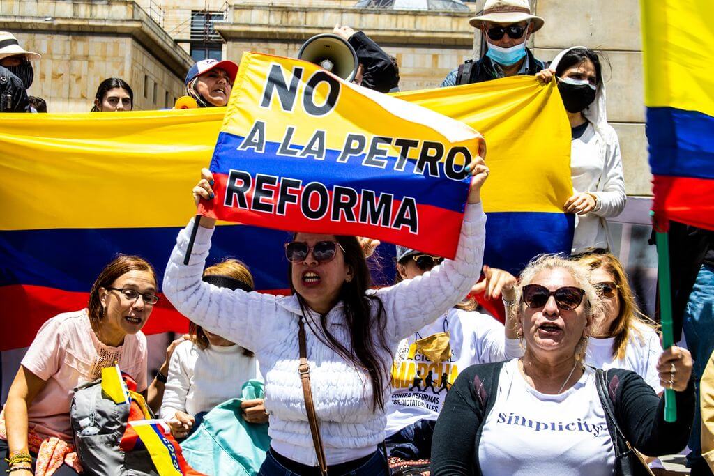 Ensayos para un golpe de Estado en Colombia   por Ruben Montedonico