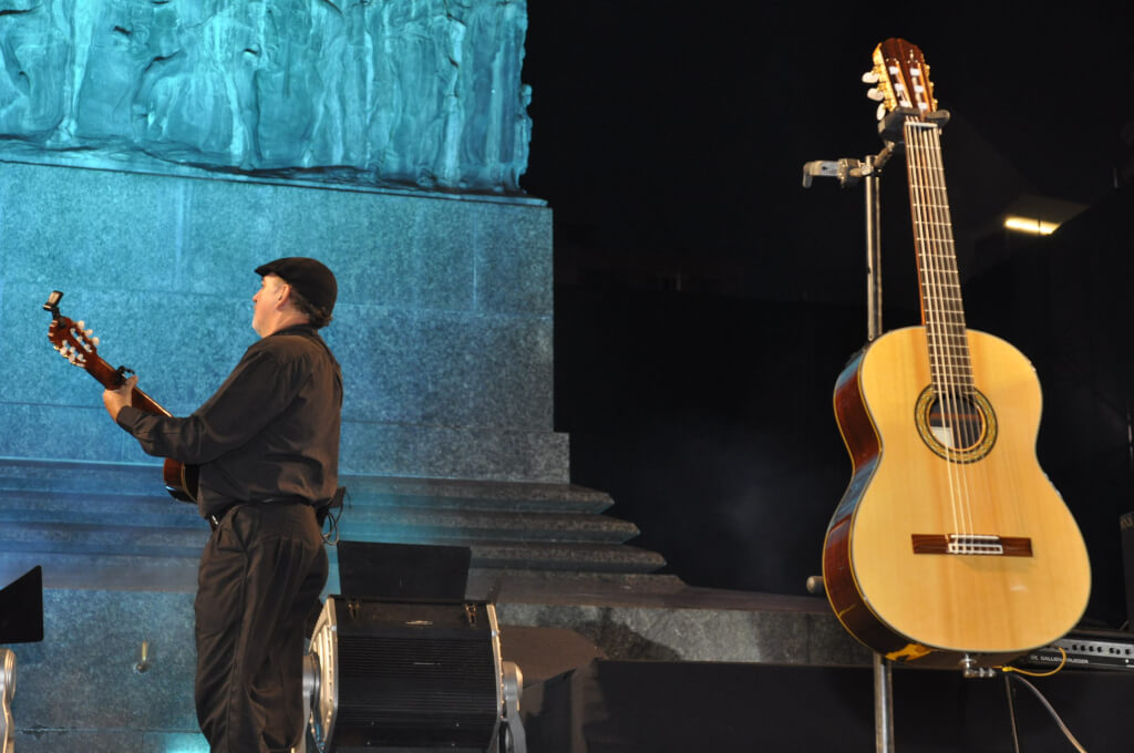 Guitarra, dímelo tú por Jorge Alastra